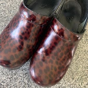 Dansko women's clogs Sz 39